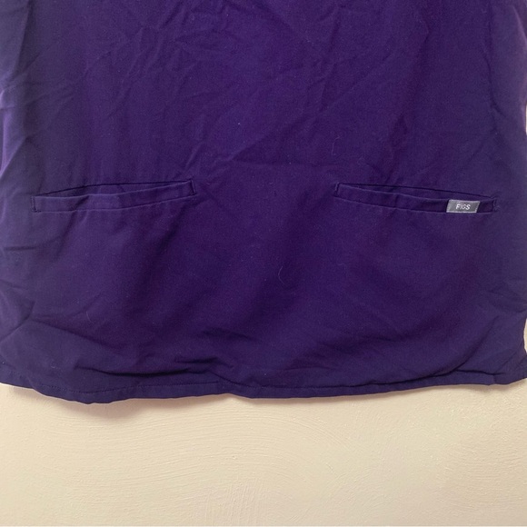 Figs Casma Three Pocket Scrub Top in Purple Size Medium - Picture 4 of 8